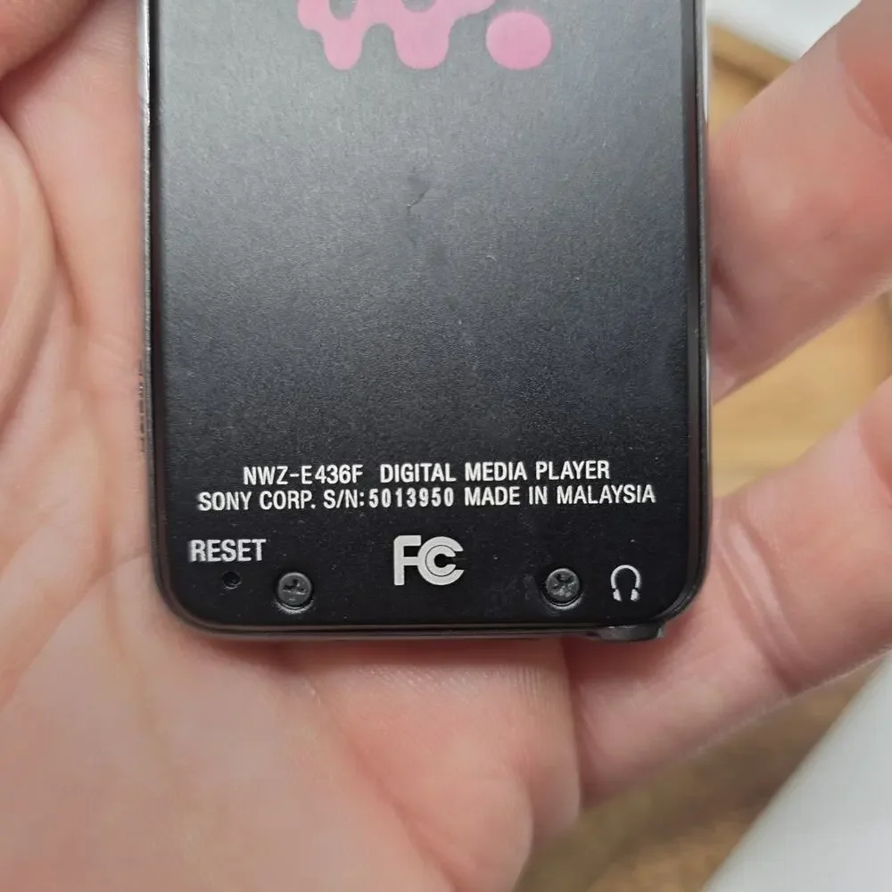Sony Walkman NWZ-E436F 4GB Digital Media MP3 Player Black Tested Works USB